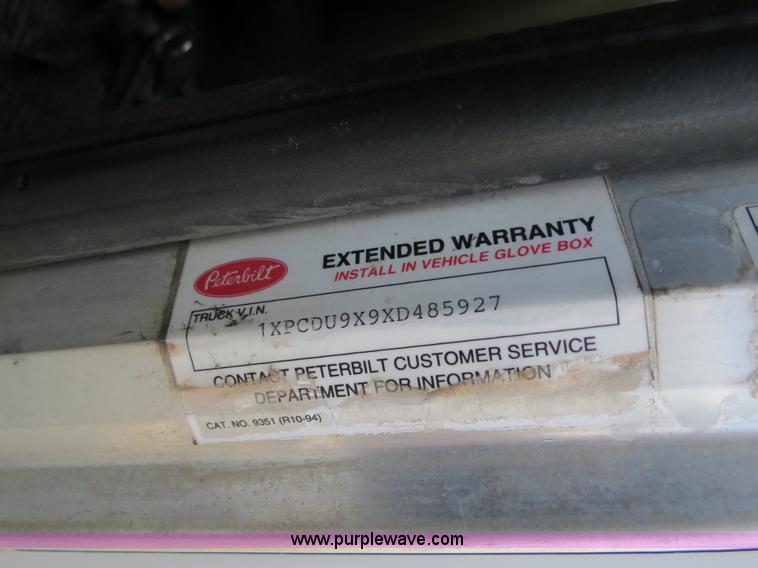 image for item B4526 1999 Peterbilt 377 semi truck