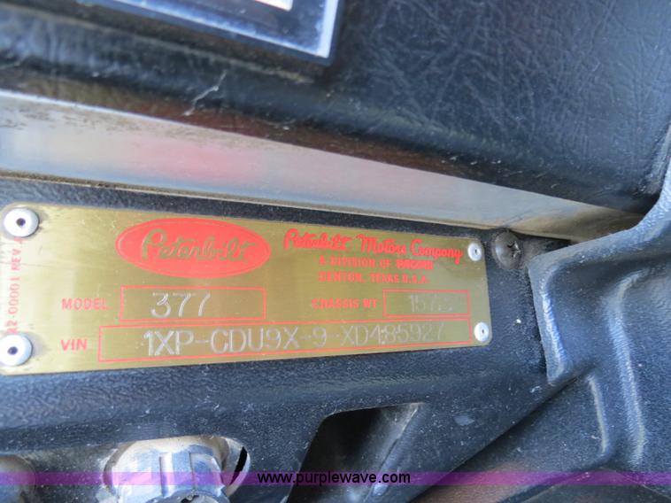 image for item B4526 1999 Peterbilt 377 semi truck