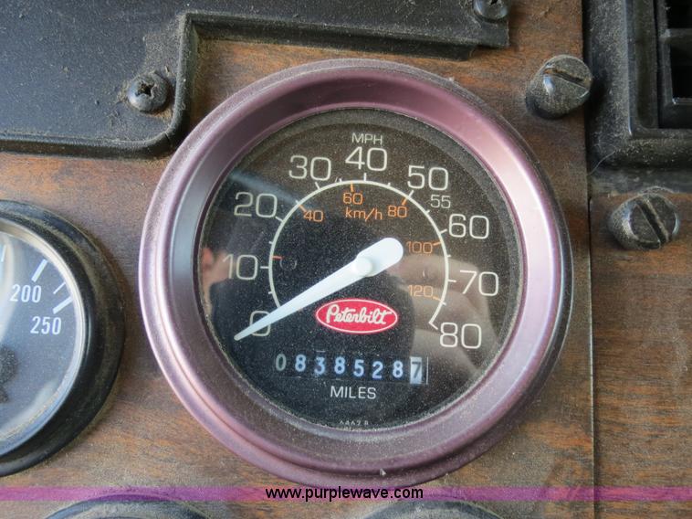 image for item B4526 1999 Peterbilt 377 semi truck