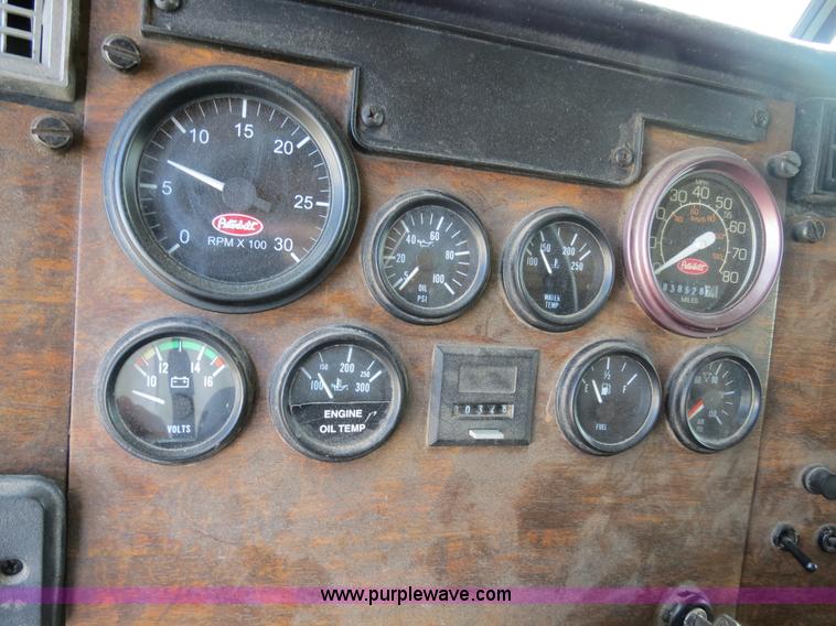 image for item B4526 1999 Peterbilt 377 semi truck