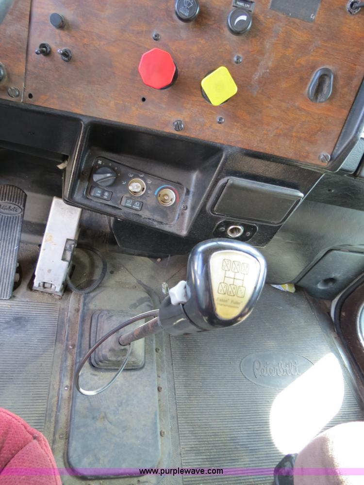 image for item B4526 1999 Peterbilt 377 semi truck