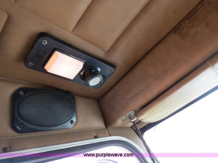 image for item B4526 1999 Peterbilt 377 semi truck