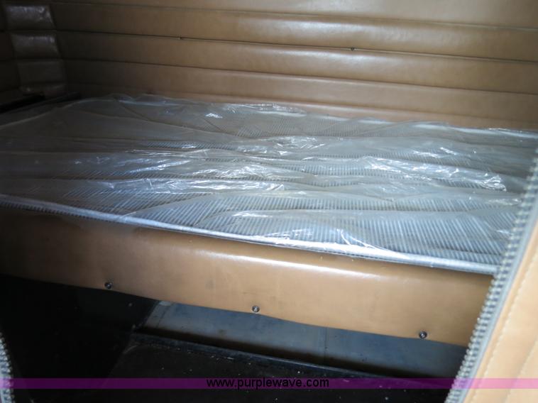 image for item B4526 1999 Peterbilt 377 semi truck