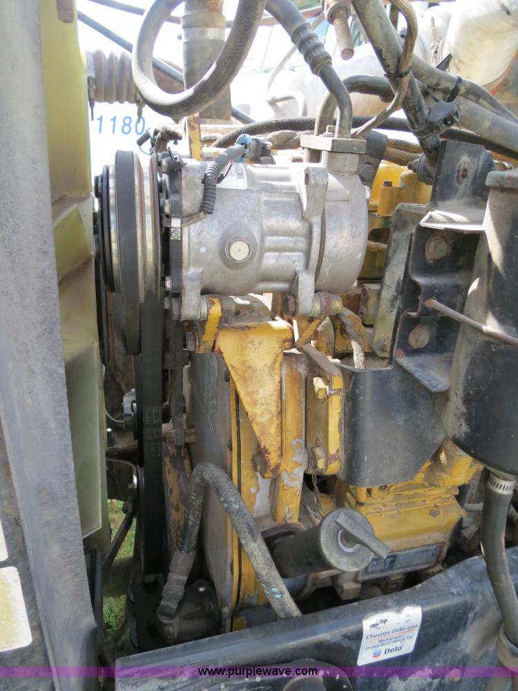 image for item B4526 1999 Peterbilt 377 semi truck