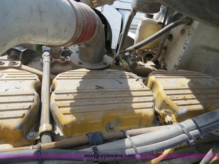 image for item B4526 1999 Peterbilt 377 semi truck