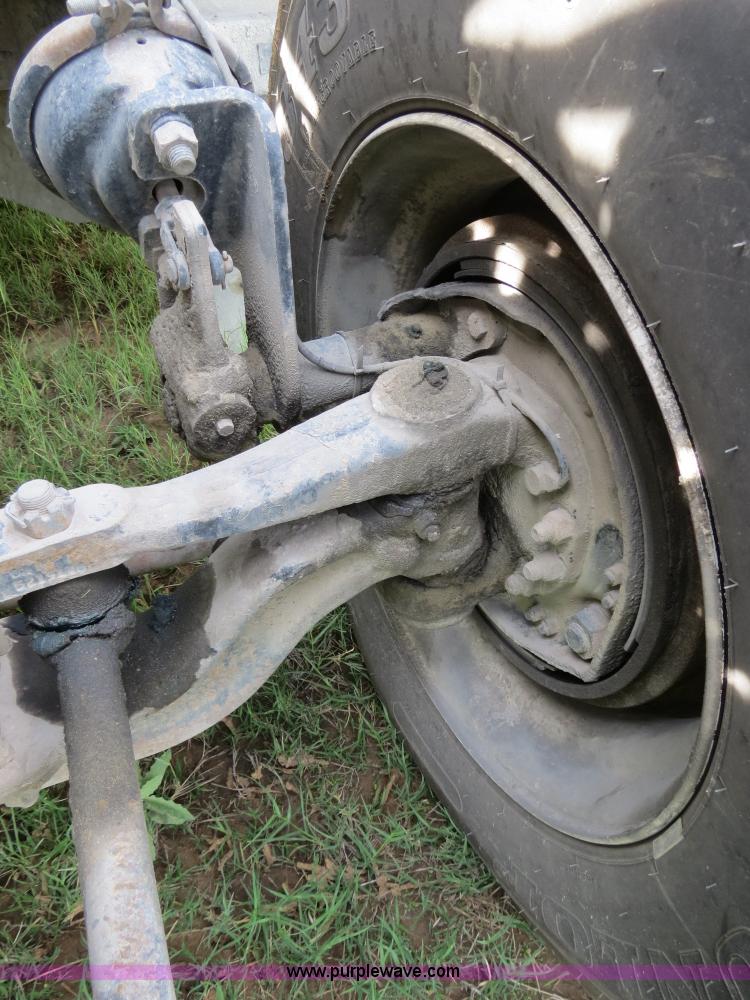 image for item B4526 1999 Peterbilt 377 semi truck