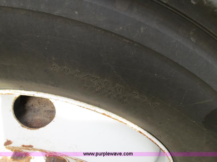 image for item B4526 1999 Peterbilt 377 semi truck