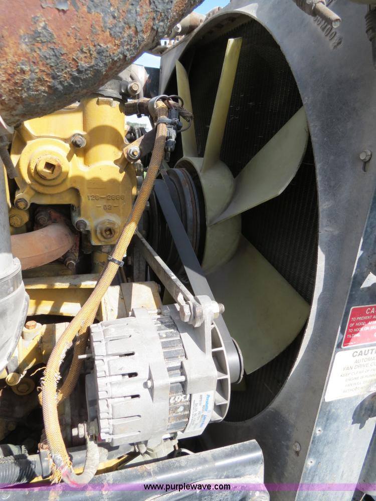 image for item B4526 1999 Peterbilt 377 semi truck