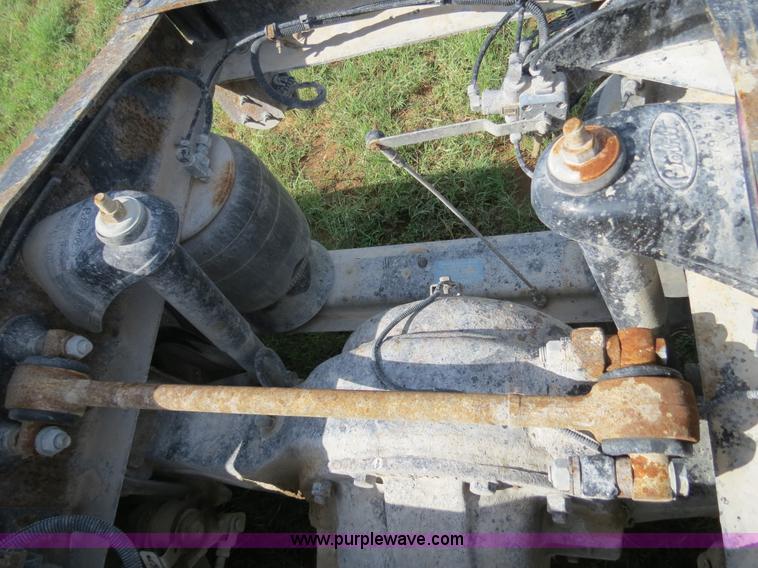 image for item B4526 1999 Peterbilt 377 semi truck