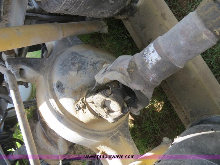 image for item B4526 1999 Peterbilt 377 semi truck