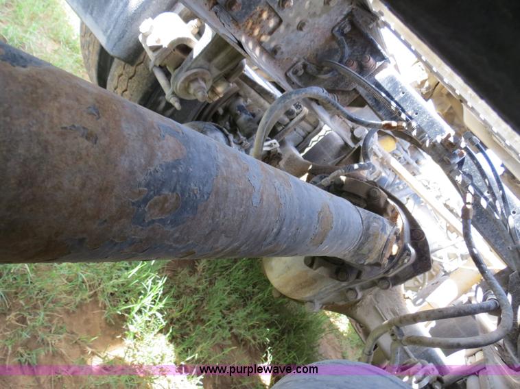 image for item B4526 1999 Peterbilt 377 semi truck