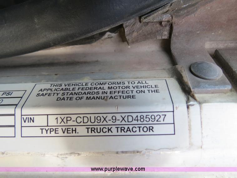 image for item B4526 1999 Peterbilt 377 semi truck