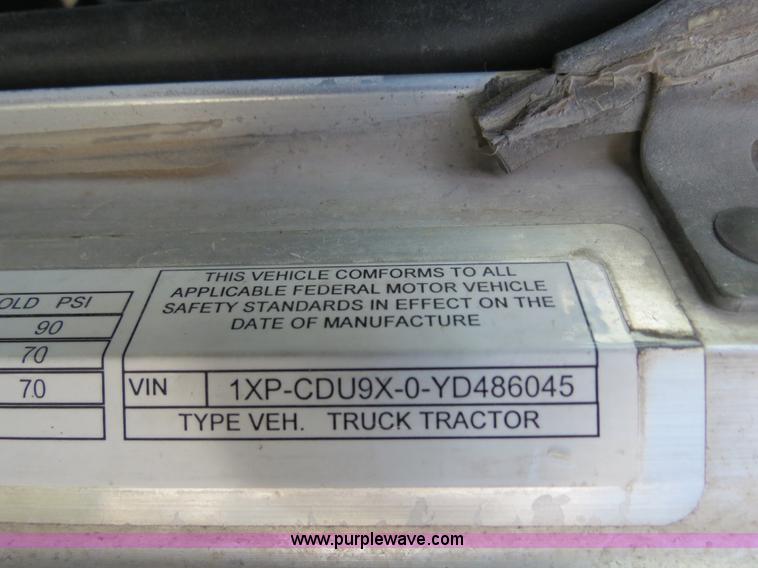 image for item B4527 2000 Peterbilt 377 semi truck