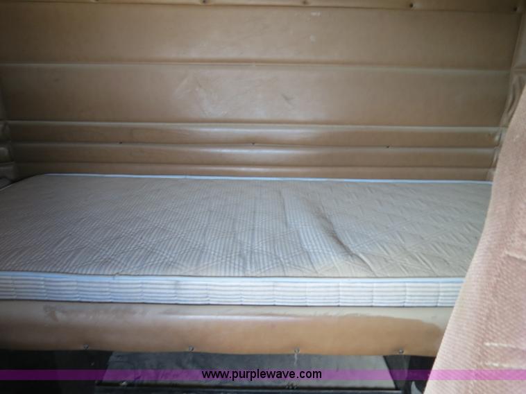 image for item B4527 2000 Peterbilt 377 semi truck