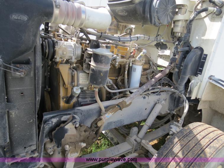 image for item B4527 2000 Peterbilt 377 semi truck