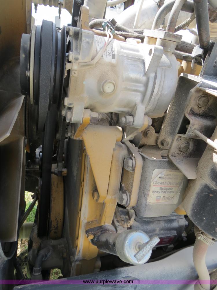 image for item B4527 2000 Peterbilt 377 semi truck