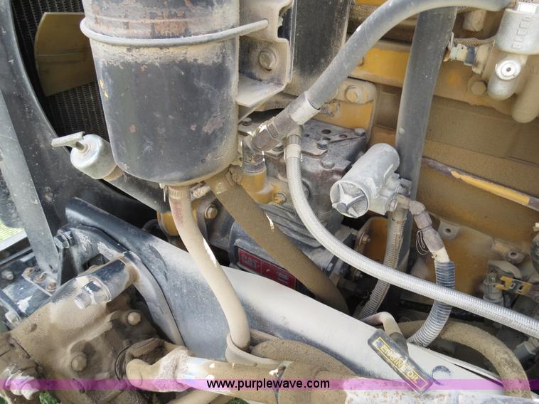 image for item B4527 2000 Peterbilt 377 semi truck