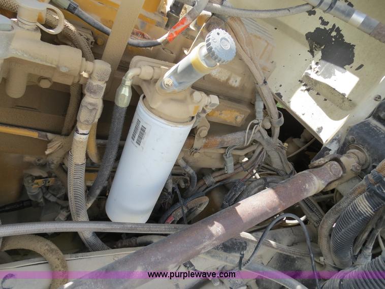 image for item B4527 2000 Peterbilt 377 semi truck