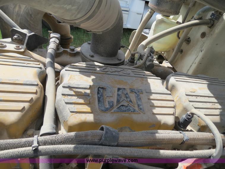 image for item B4527 2000 Peterbilt 377 semi truck