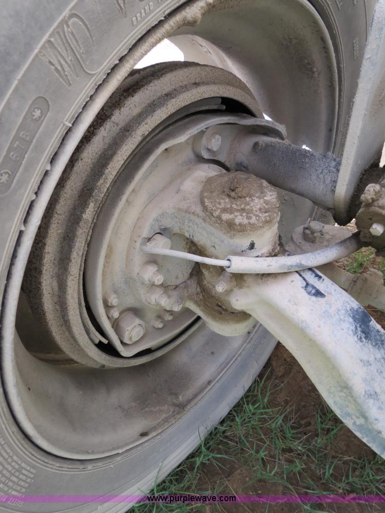 image for item B4527 2000 Peterbilt 377 semi truck