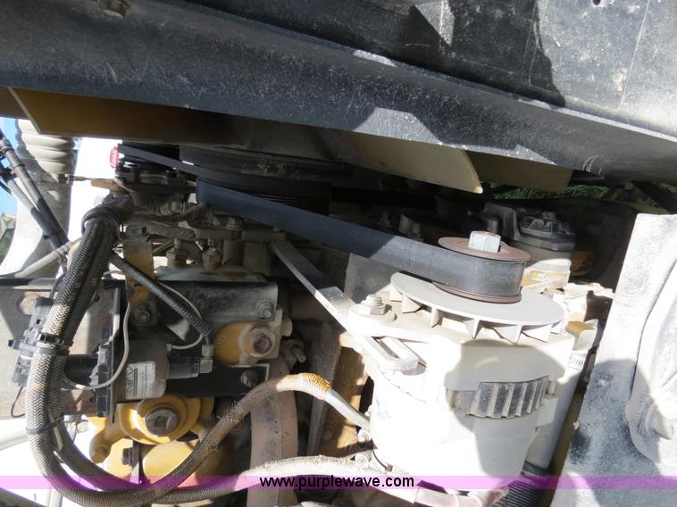 image for item B4527 2000 Peterbilt 377 semi truck