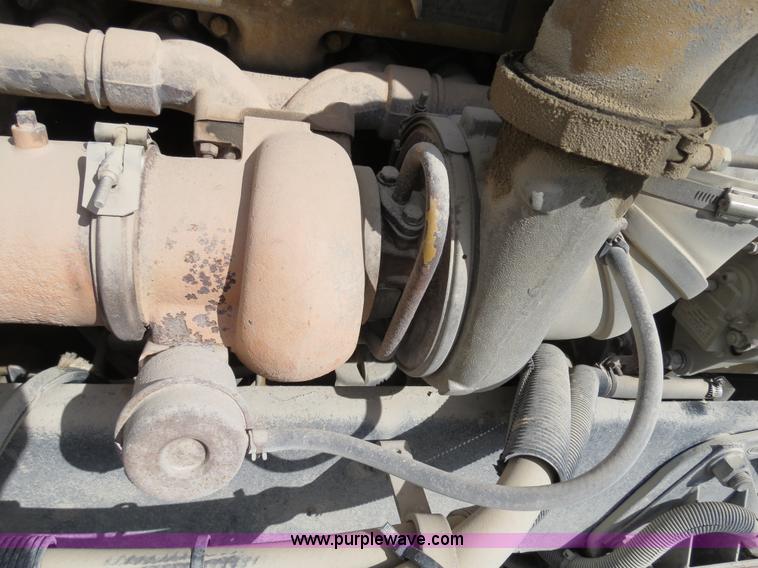 image for item B4527 2000 Peterbilt 377 semi truck