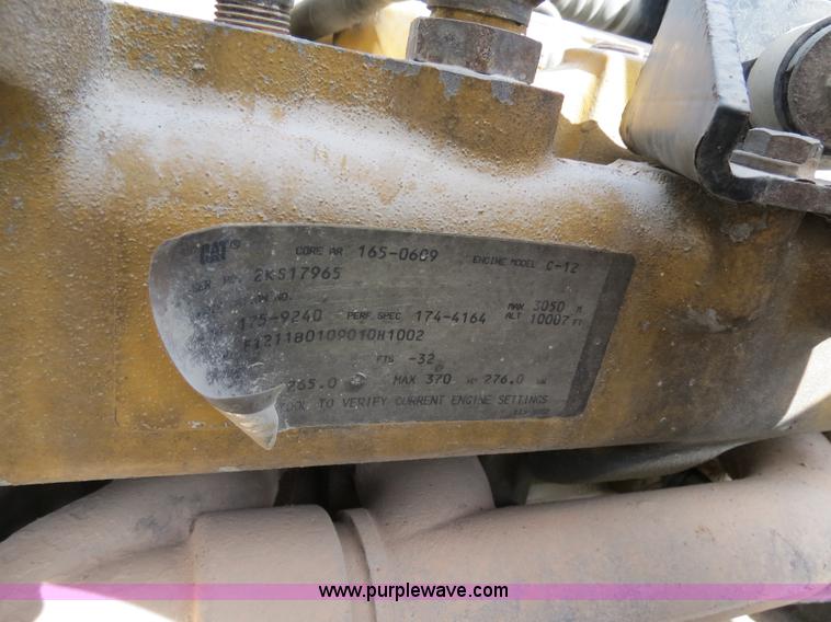 image for item B4527 2000 Peterbilt 377 semi truck