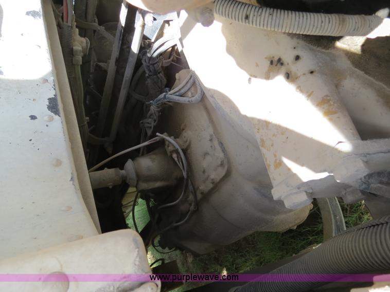 image for item B4527 2000 Peterbilt 377 semi truck