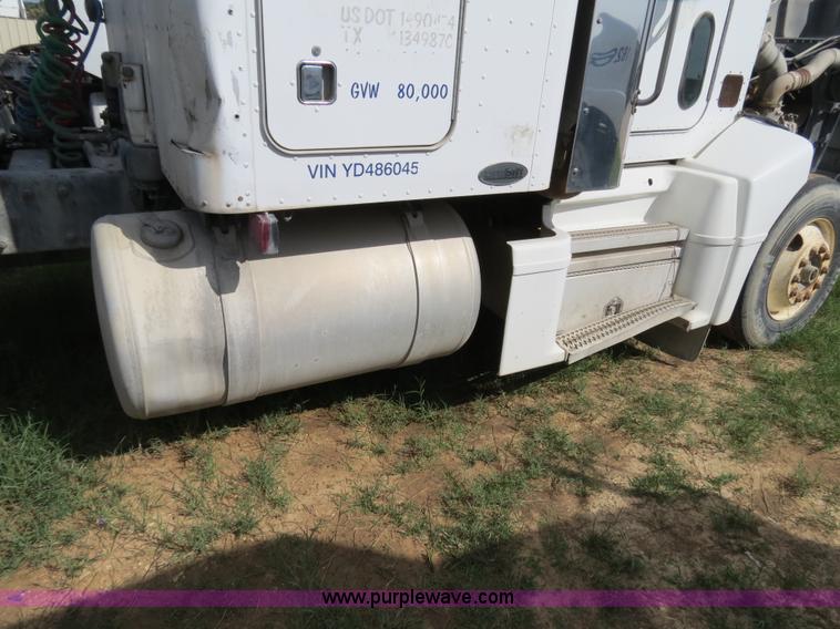 image for item B4527 2000 Peterbilt 377 semi truck