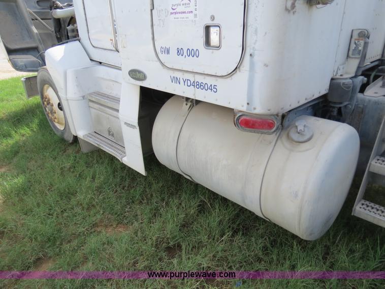 image for item B4527 2000 Peterbilt 377 semi truck