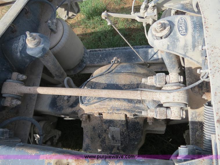 image for item B4527 2000 Peterbilt 377 semi truck