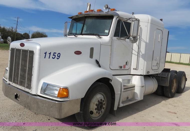 image for item B4528 2000 Peterbilt 377 semi truck