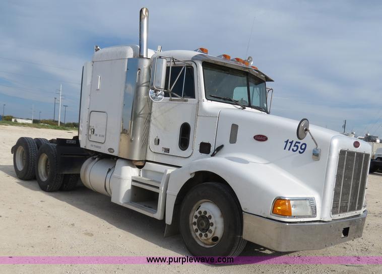 image for item B4528 2000 Peterbilt 377 semi truck