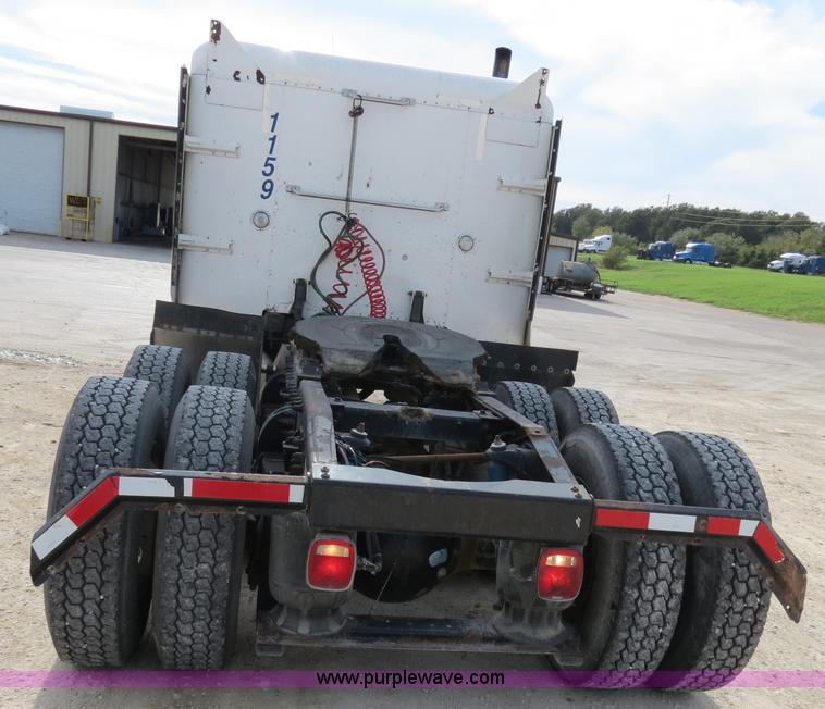 image for item B4528 2000 Peterbilt 377 semi truck