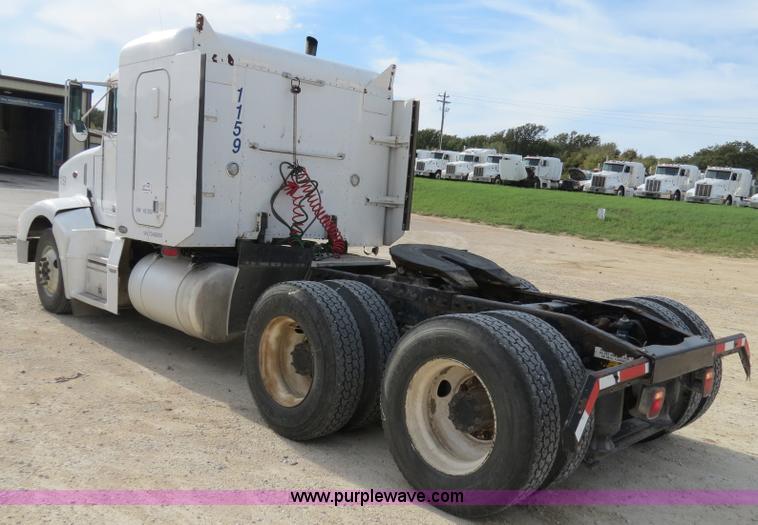 image for item B4528 2000 Peterbilt 377 semi truck