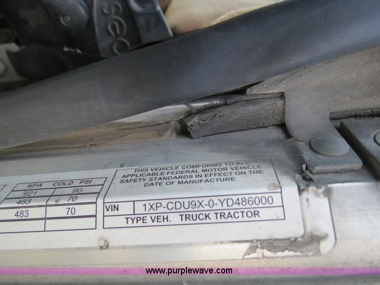 image for item B4528 2000 Peterbilt 377 semi truck