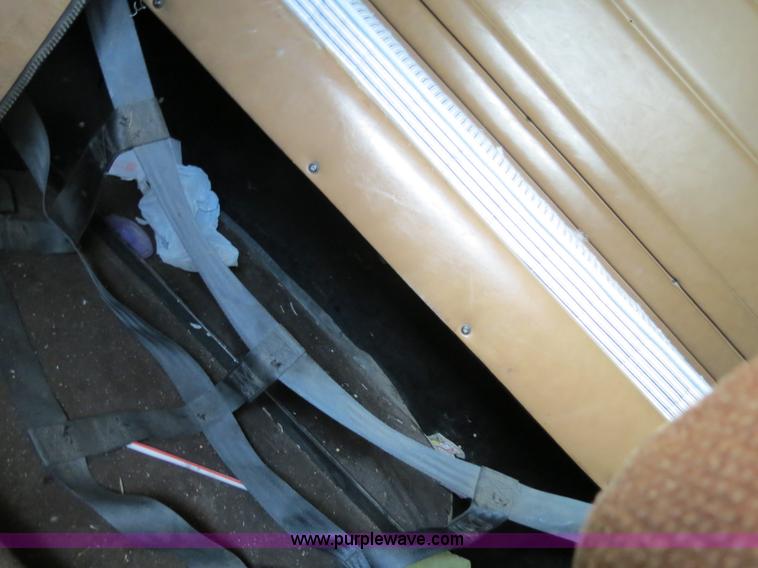 image for item B4528 2000 Peterbilt 377 semi truck