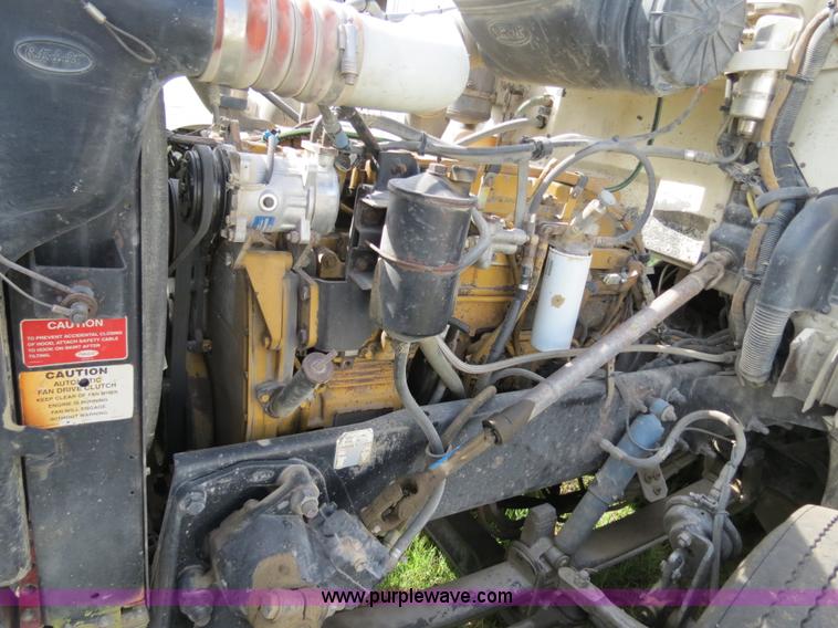 image for item B4528 2000 Peterbilt 377 semi truck