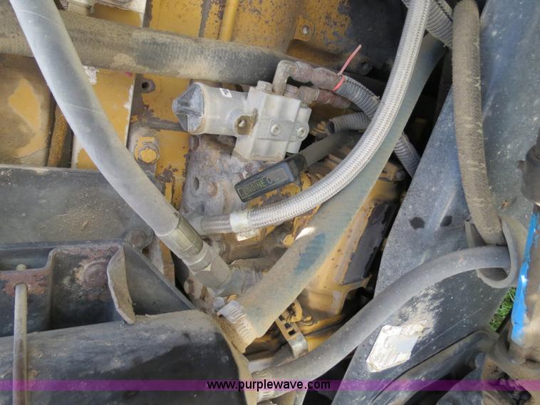 image for item B4528 2000 Peterbilt 377 semi truck