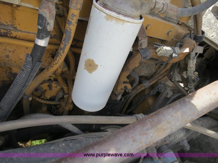 image for item B4528 2000 Peterbilt 377 semi truck