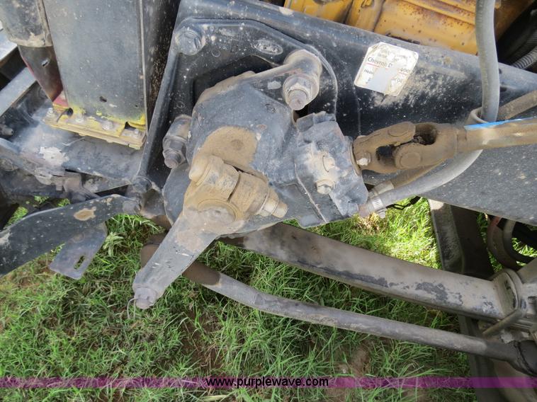 image for item B4528 2000 Peterbilt 377 semi truck