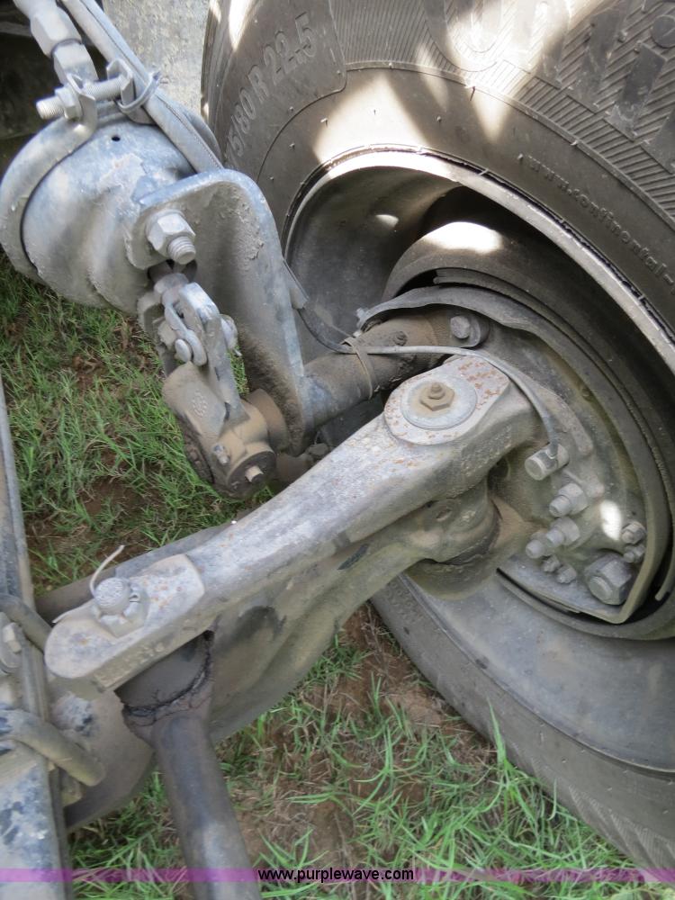 image for item B4528 2000 Peterbilt 377 semi truck