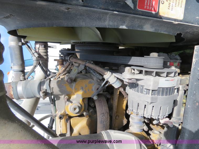 image for item B4528 2000 Peterbilt 377 semi truck