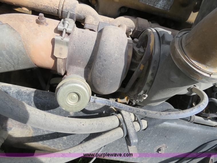 image for item B4528 2000 Peterbilt 377 semi truck