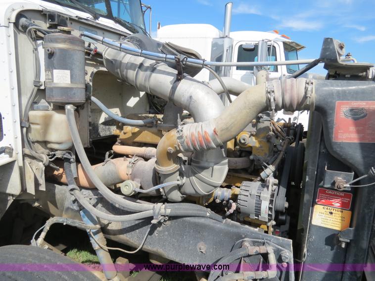 image for item B4528 2000 Peterbilt 377 semi truck