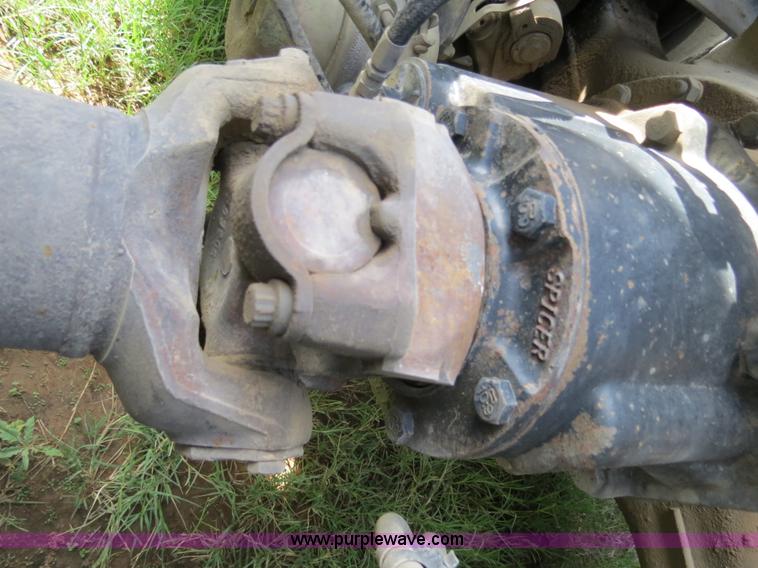 image for item B4528 2000 Peterbilt 377 semi truck