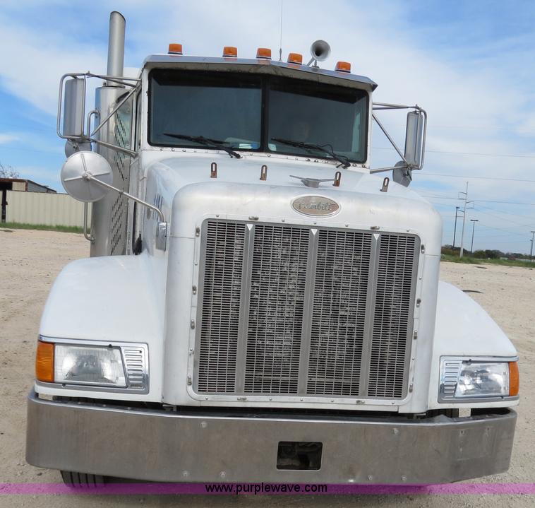 image for item B4529 2000 Peterbilt 377 semi truck