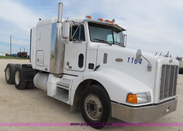 image for item B4529 2000 Peterbilt 377 semi truck