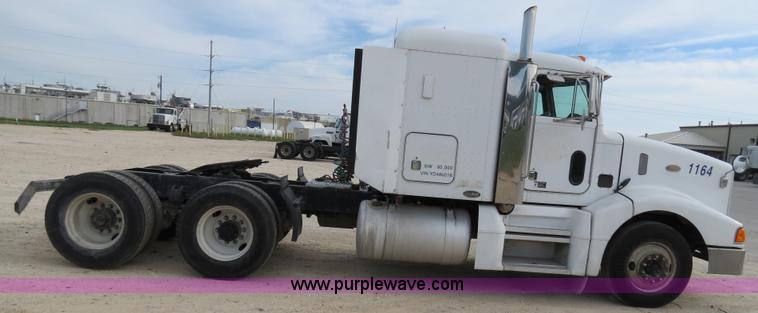 image for item B4529 2000 Peterbilt 377 semi truck