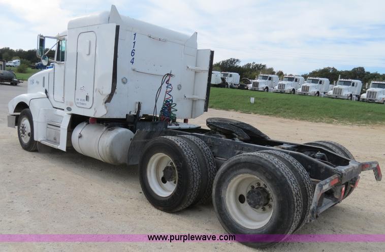 image for item B4529 2000 Peterbilt 377 semi truck
